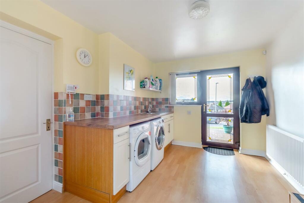 8589187-interior08.jpg