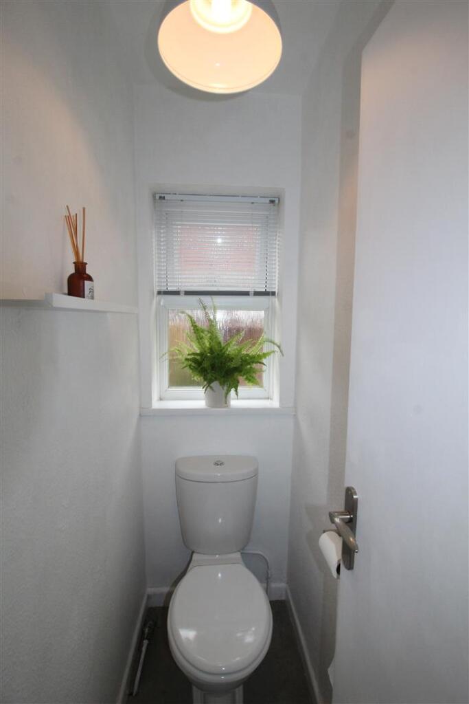 Boston Road, 29, separate WC.JPG