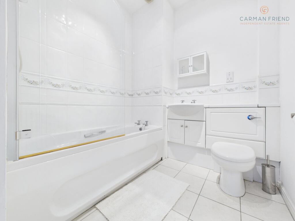 En Suite to Bedroom 2