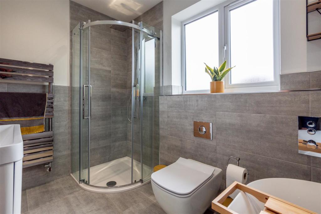 Bathroom Aspect 3.jpg