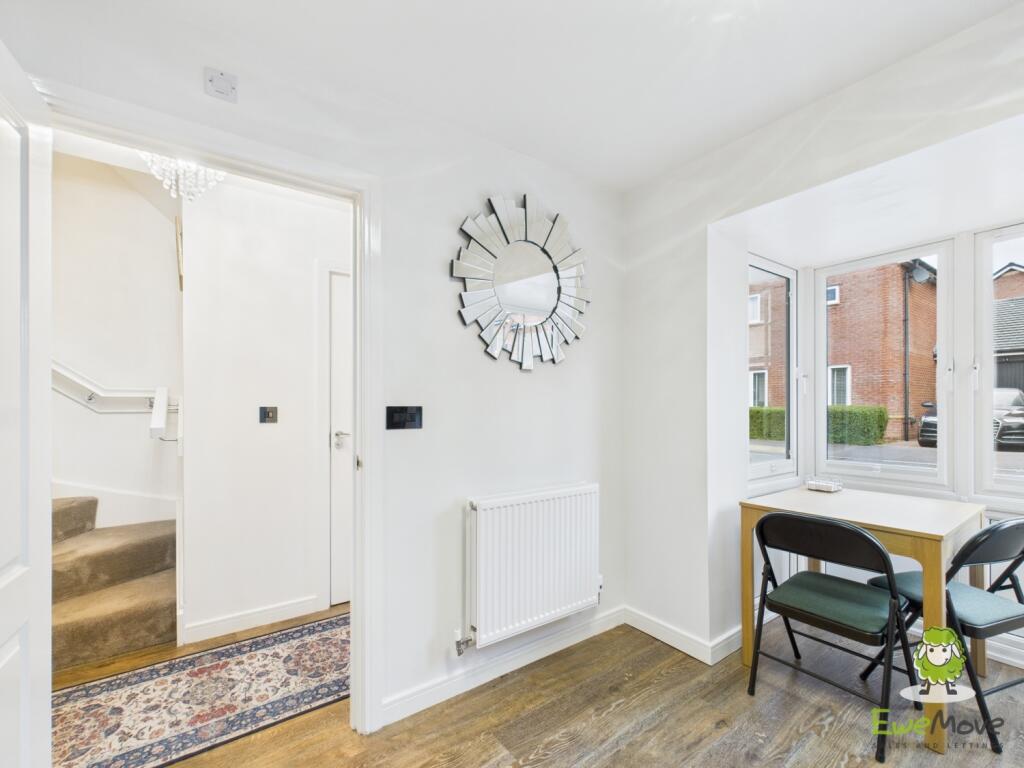 EweMove Estate Agents Basingstoke - The Coach Road