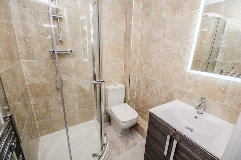 EN SUITE