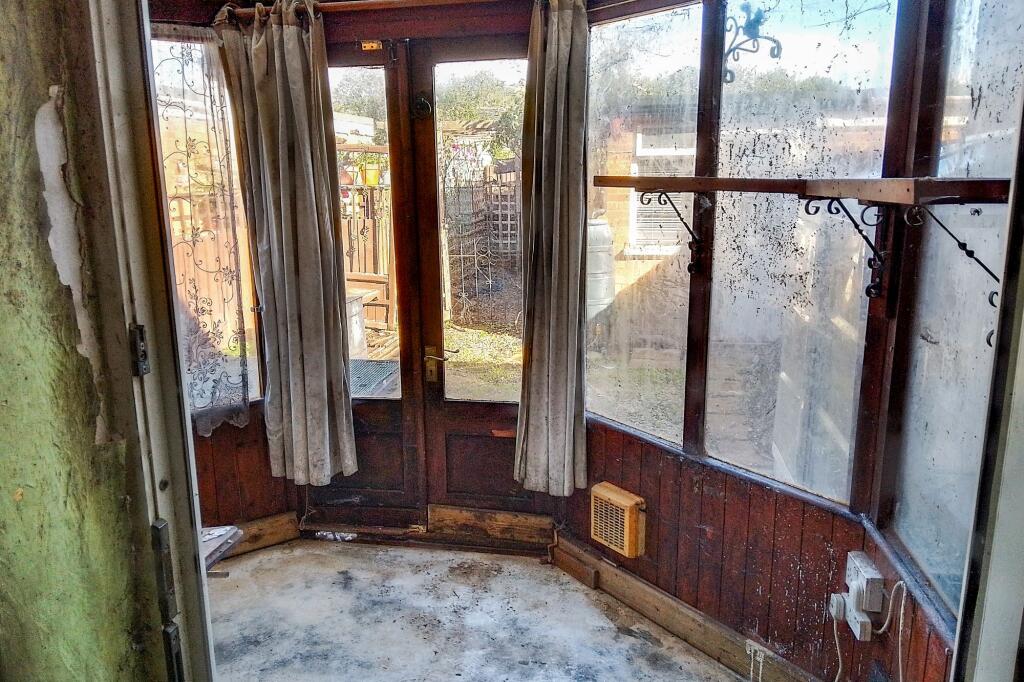 24 Conisborough, Toothill, Swindon SN5 8ES