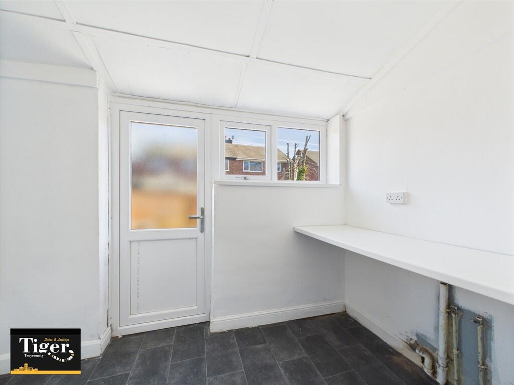 CAM02176G0-PR0576...