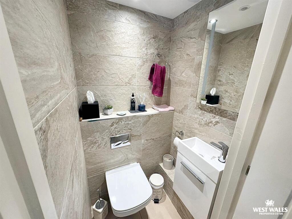 WhatsApp Image 2025-09-29 at 11.28.10 (6).jpg