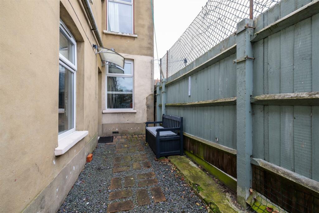 Dawlish Road, E10