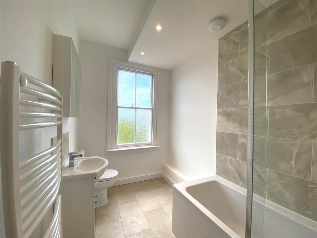 BATHROOM 2.jpg