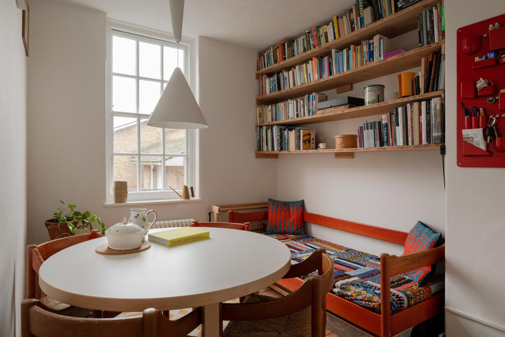 264805 - Peabody Estate, Camberwell Green SE5 -...