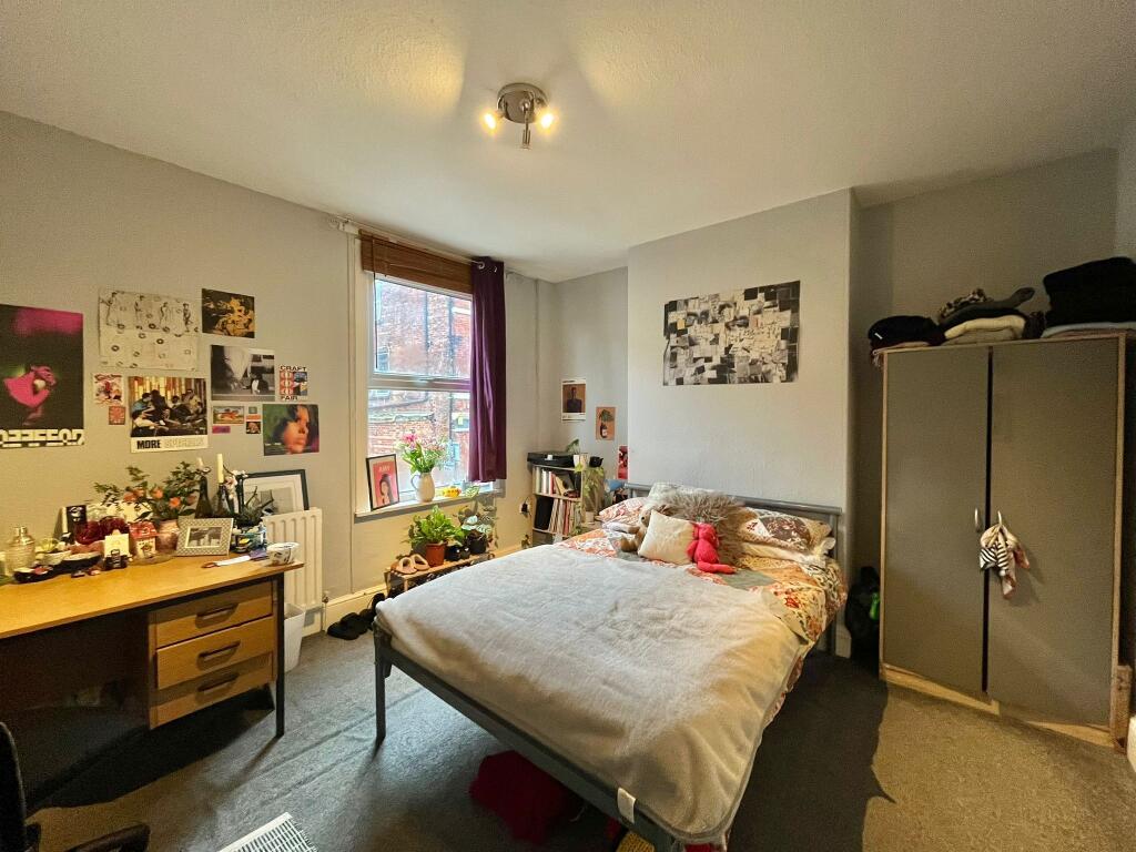 upload_bedroom_1_659d128e5a045.jpeg