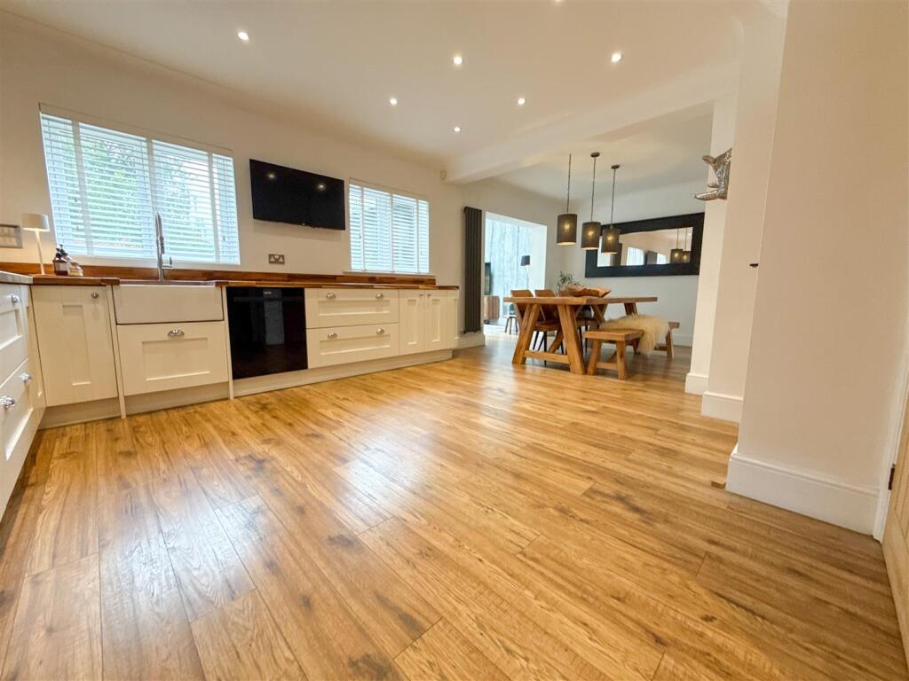 OPEN PLAN KITCHEN DINING ROOM