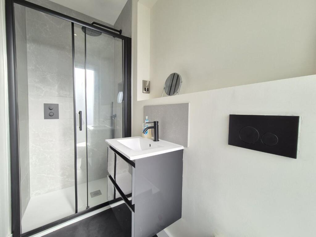 Bedroom 2 / Office En-Suite