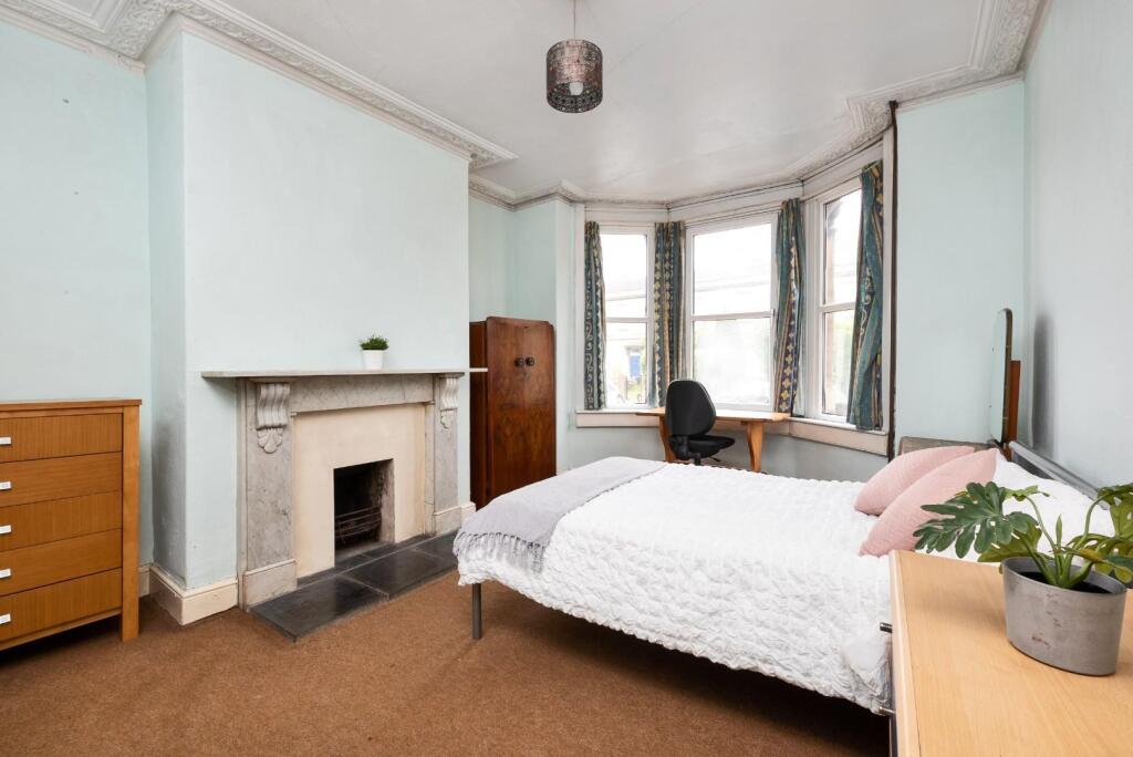 14 St Peters Terrace, Bath, BA2 3BT-5.jpg