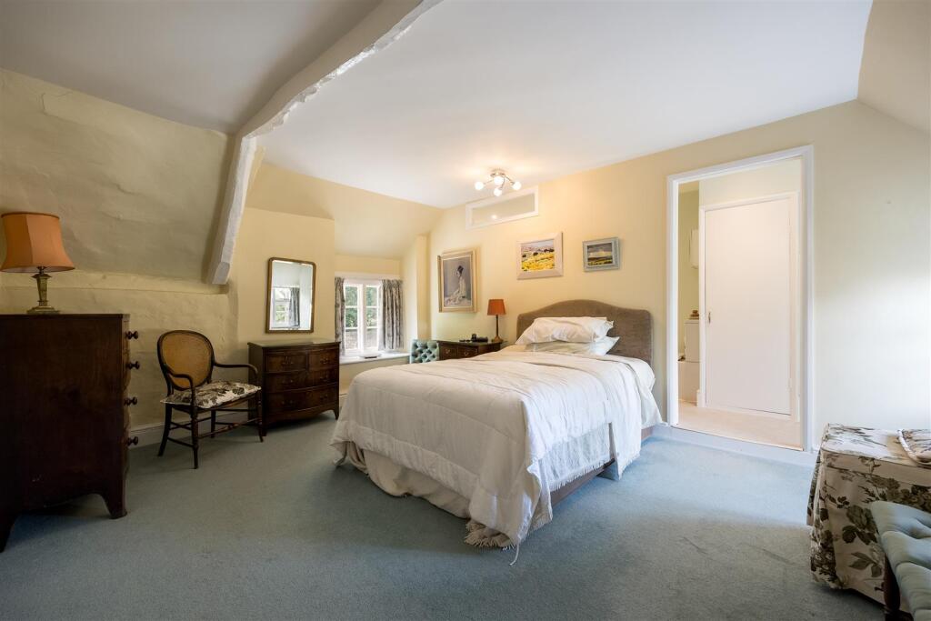 Large bedroom with ensuite bathroom
