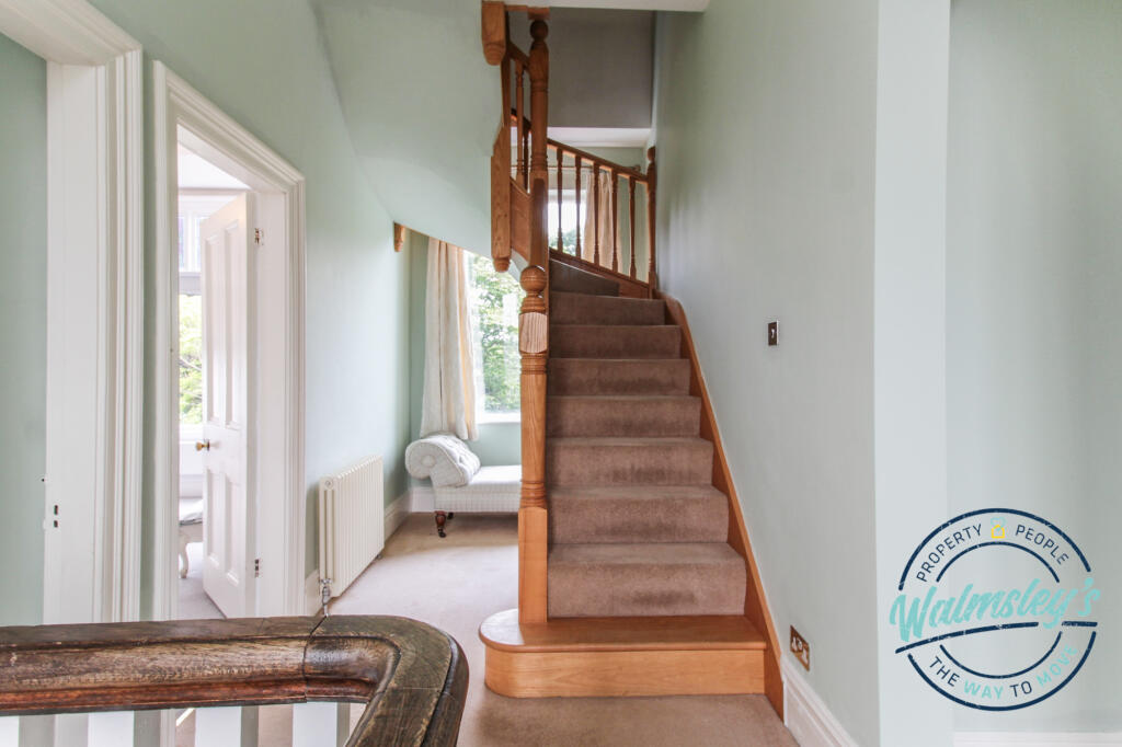 Landing with Oak staircase to 2nd floor bedroom su