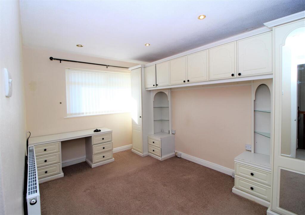 Bedroom 1.jpg