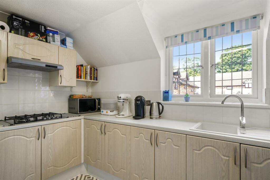 14 Priory Field Drive - bBdjSlH5A263hdCO43v9.jpg