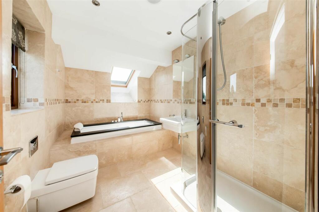 BEDROOM ONE EN-SUITE