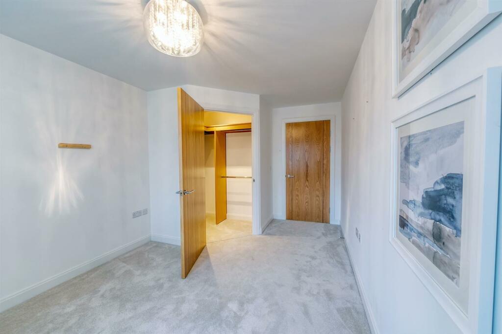 04-bf9724-47ce23LoddonHouseRG109BW_MCS78912_009-me