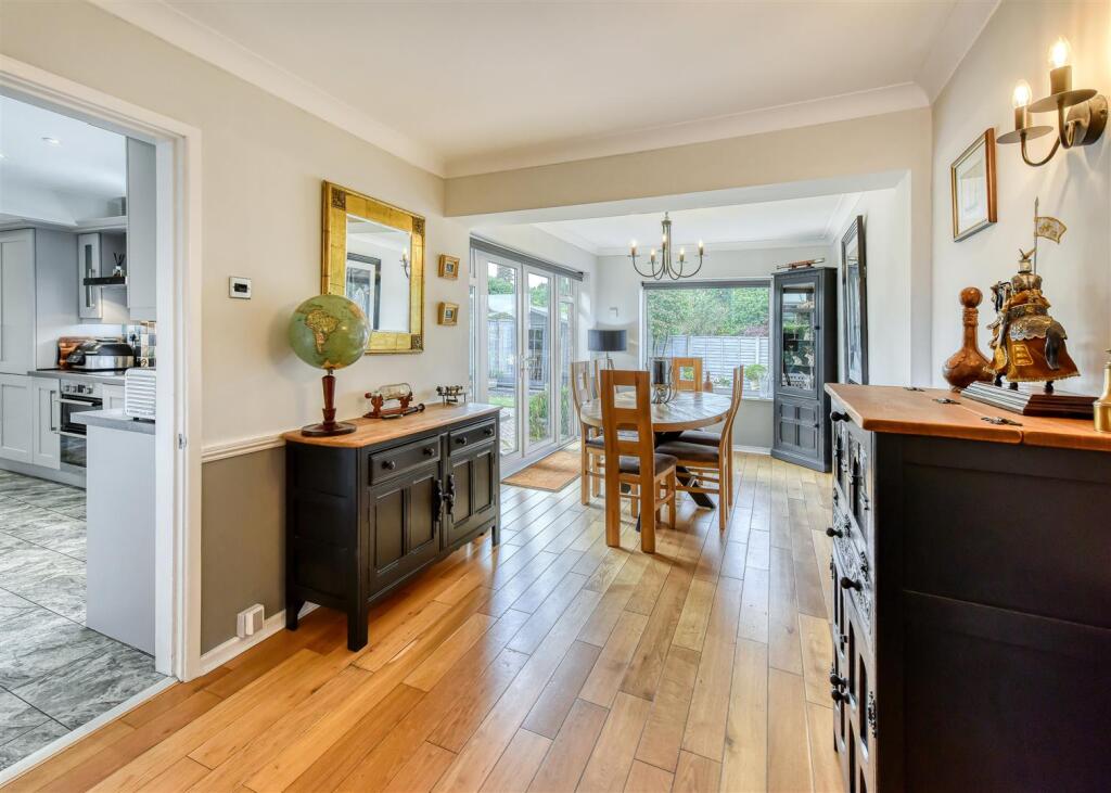 105 Suckling Green Lane-dining1.jpg