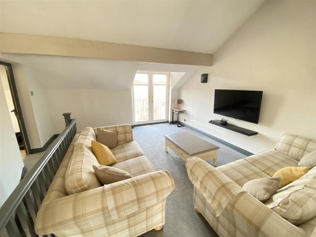 top floor lounge 2.jpeg