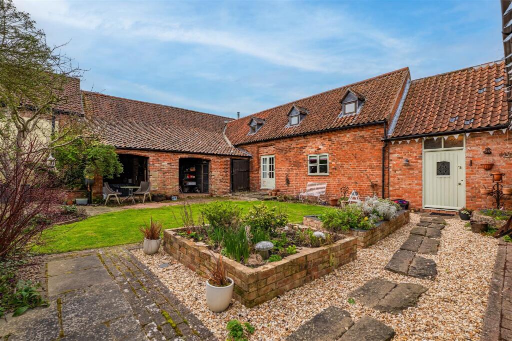 Horseshoe Barn-8.jpg