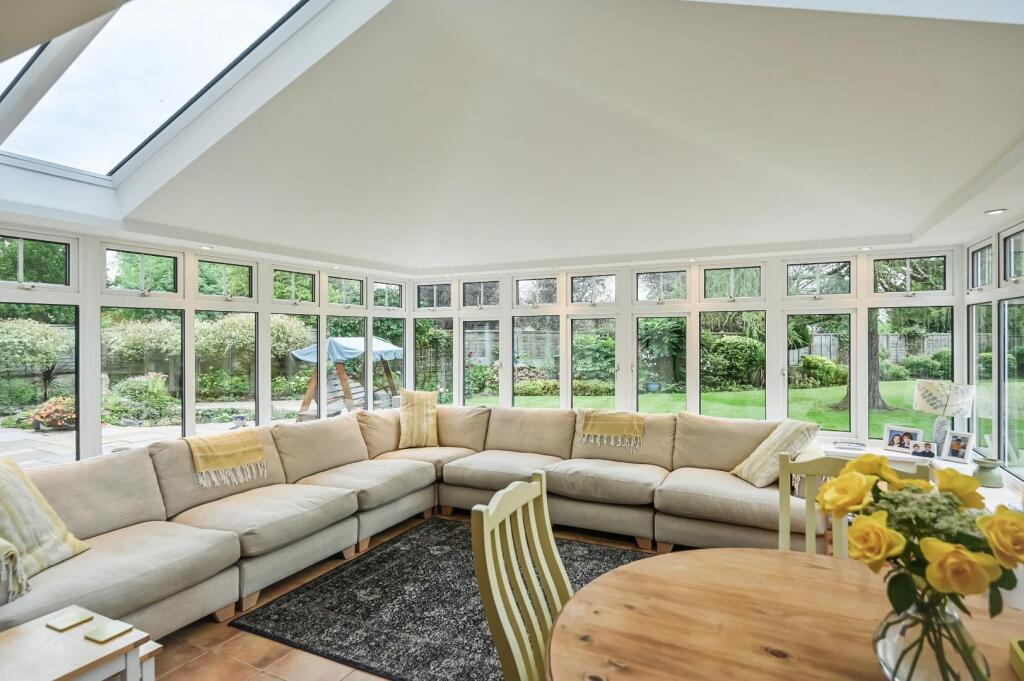 4 Church Close Ph112.jpg