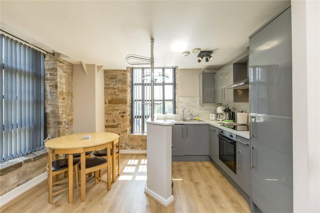 Lounge &amp; Kitchen