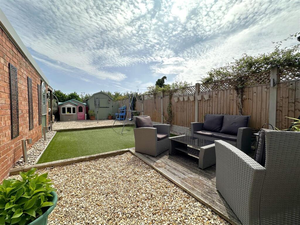 Lovely Landscaped Garden 316