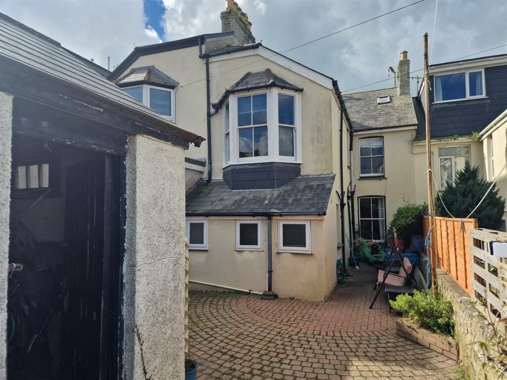 Rear Elevation &amp; Courtyard
