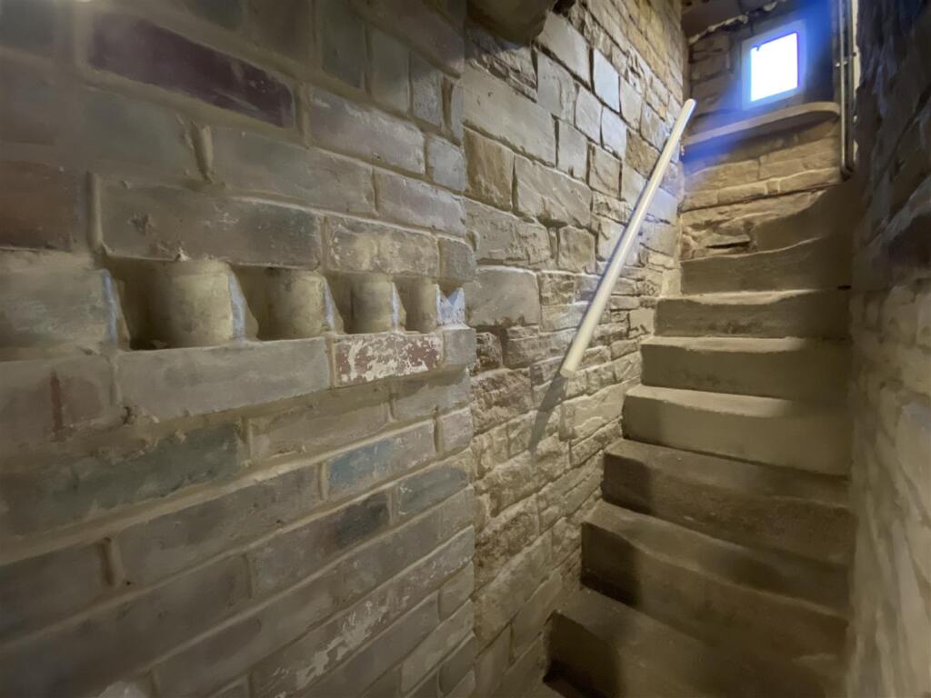 Bramleys Estate Agents - Squarefield - Scholes Moo