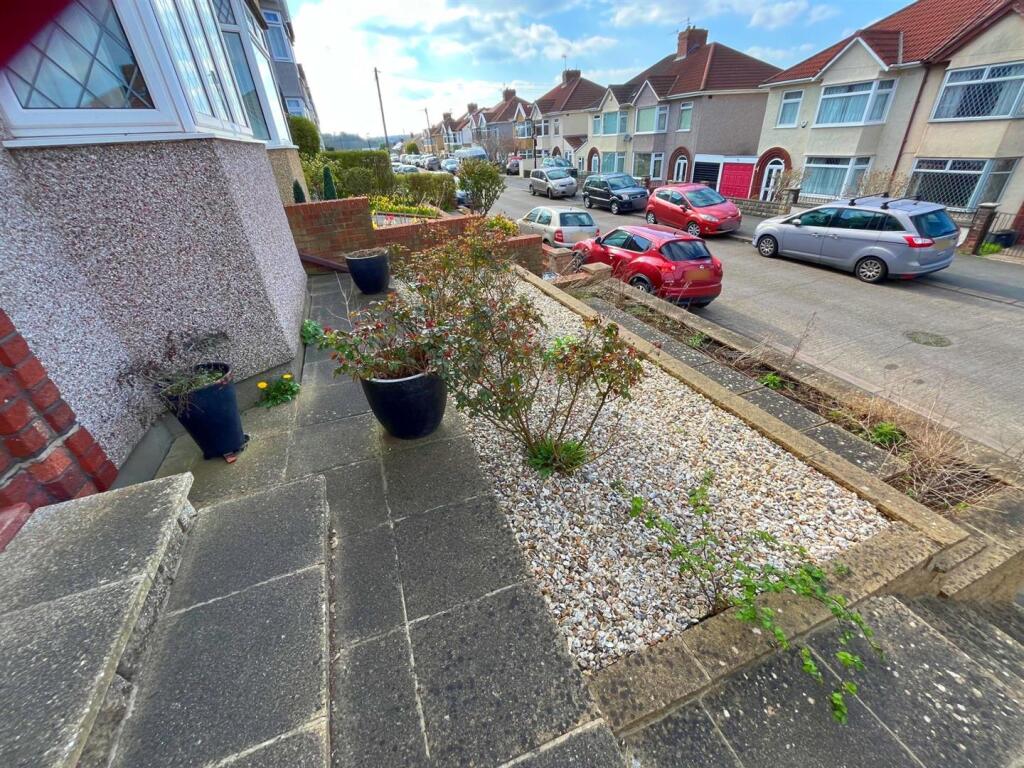 Front tierd garden.jpg