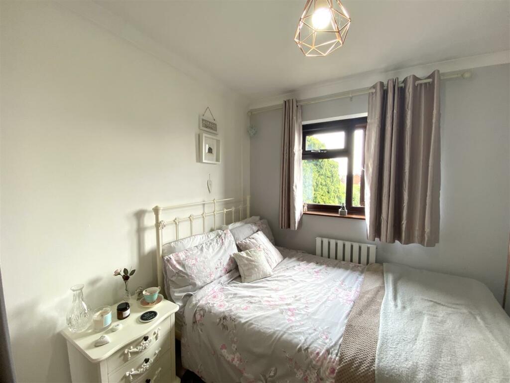 BEDROOM 4