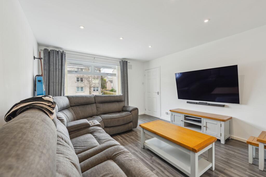 Lounge/Dining
