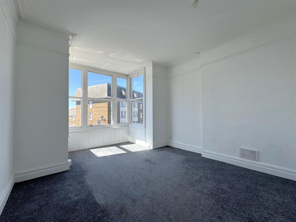 Flat 5 Bedroom.jpg