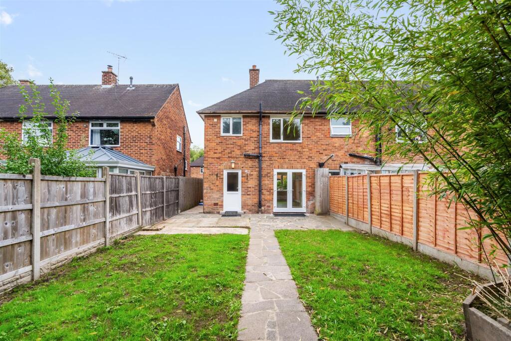 21 Lawnswood Avenue_5.jpg