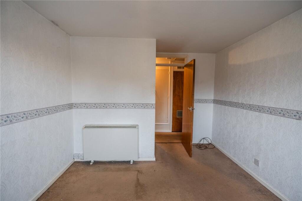 Bedroom 1 (2)