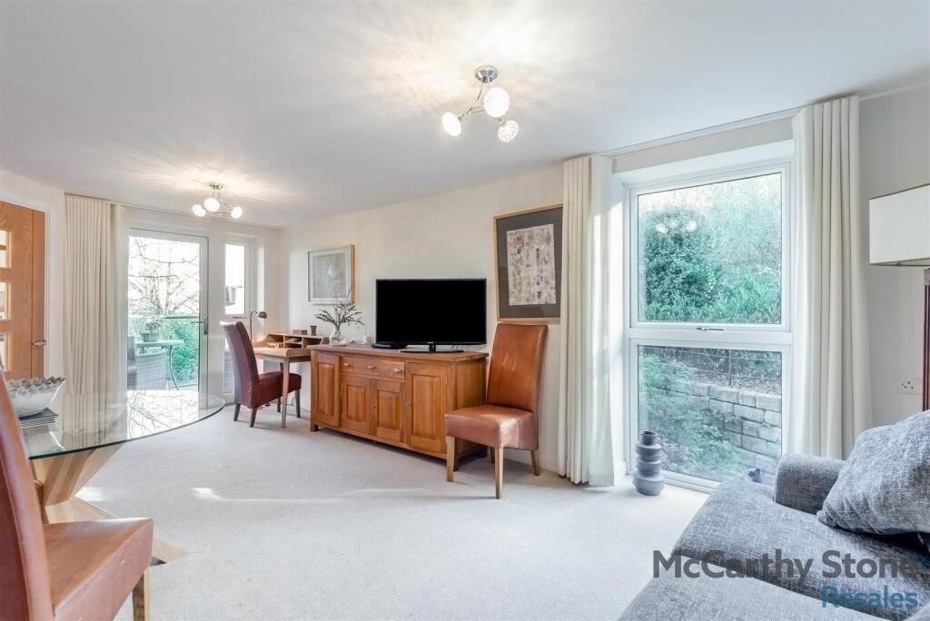 8671985-interior01.jpg