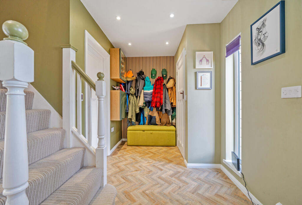 1298936-12-682e1c...