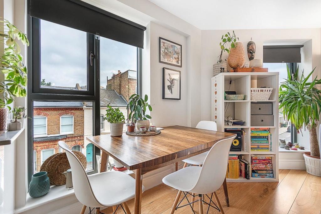 Dining Area.jpg