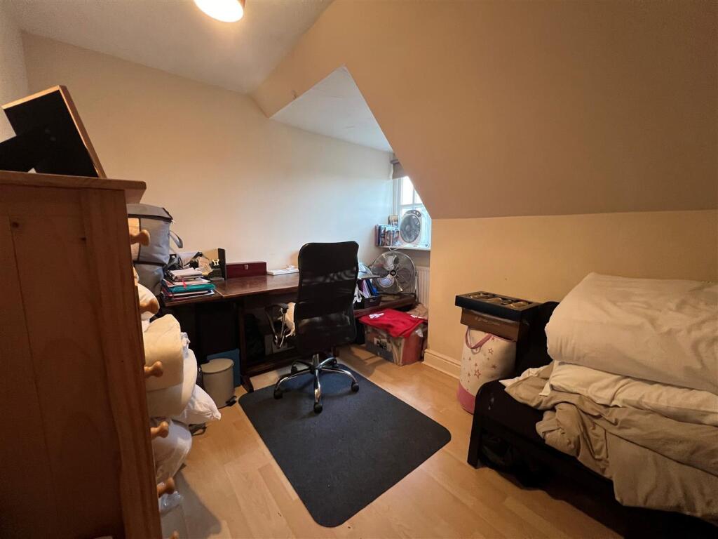 Bedroom 4.jpg