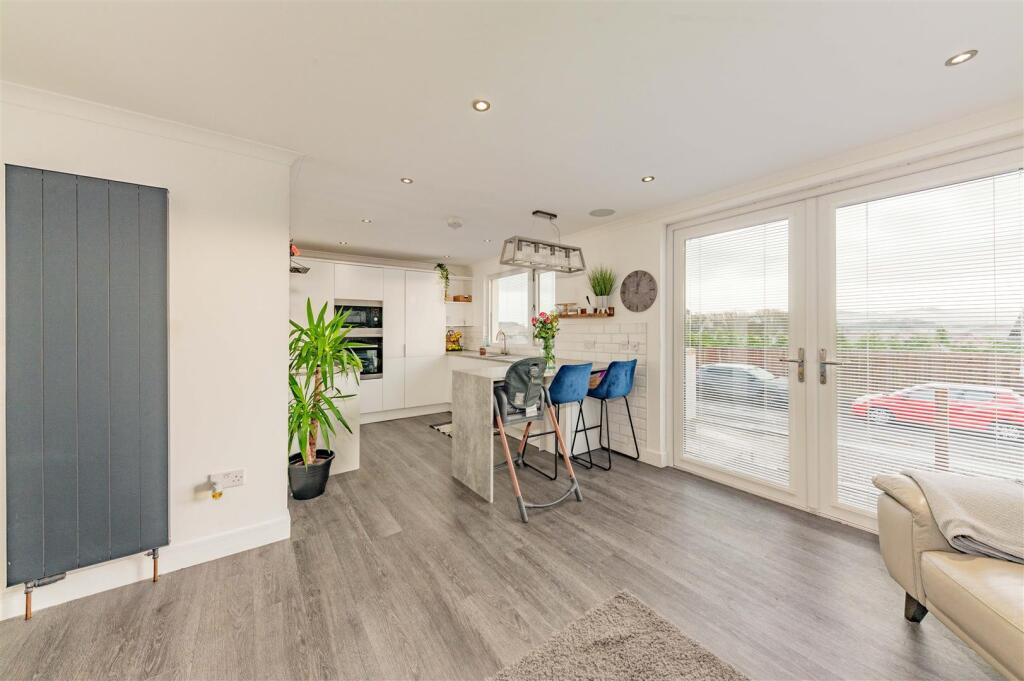 8 Restenneth Place Forfar-8.JPG