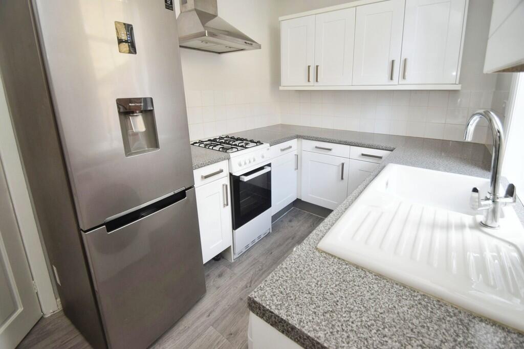 04d7eac3-Kitchen