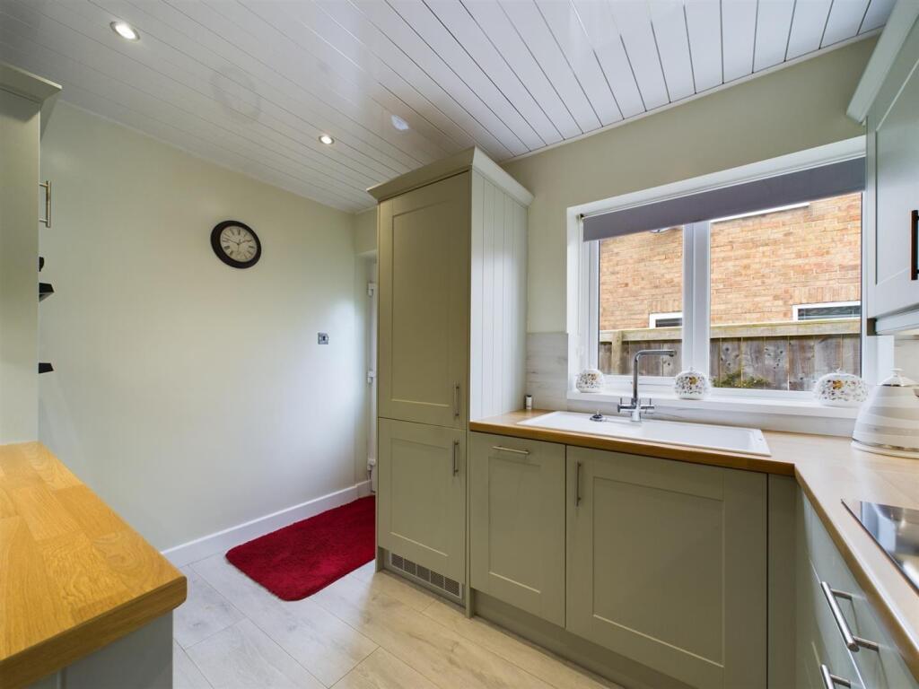 Kitchen: