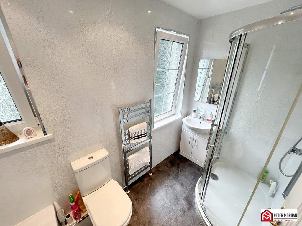 Family Bath &amp; Shower Room