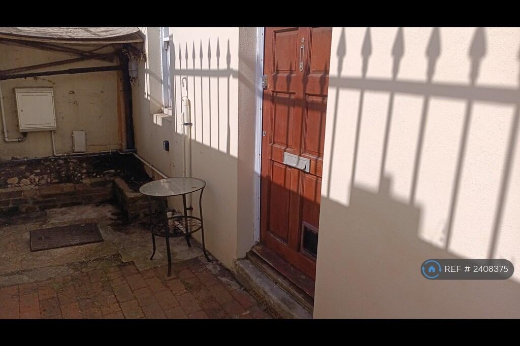 Front Courtyard 2