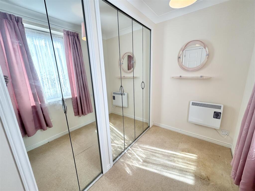 Walk-In Wardrobe