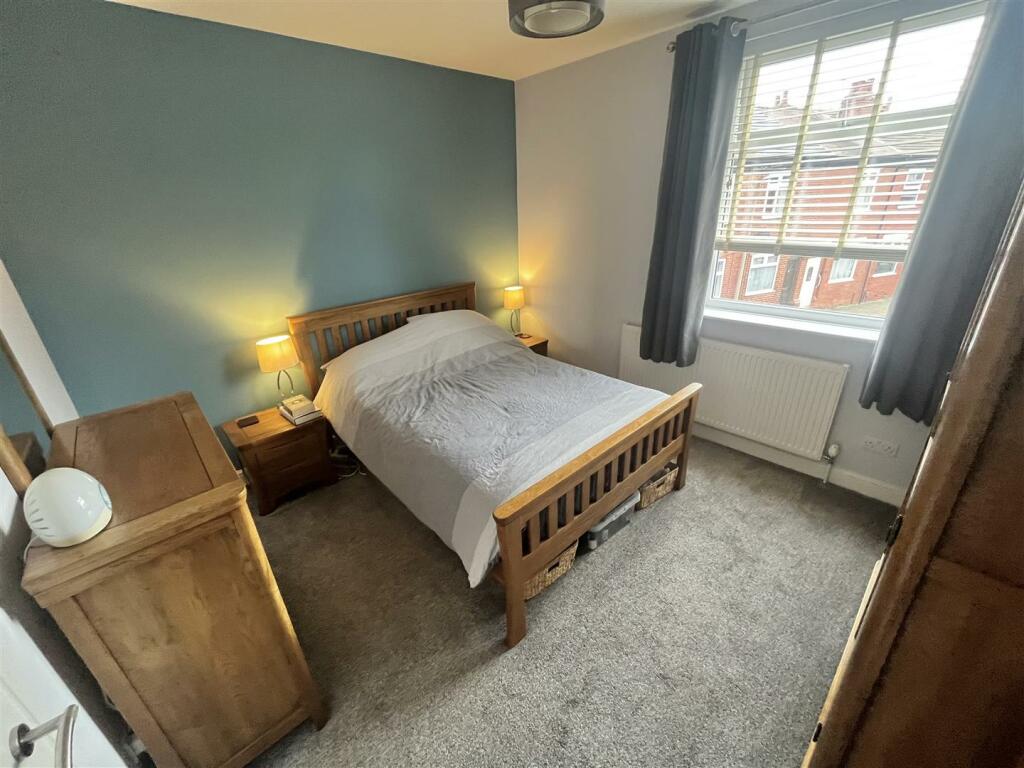 Bedroom 1.jpg