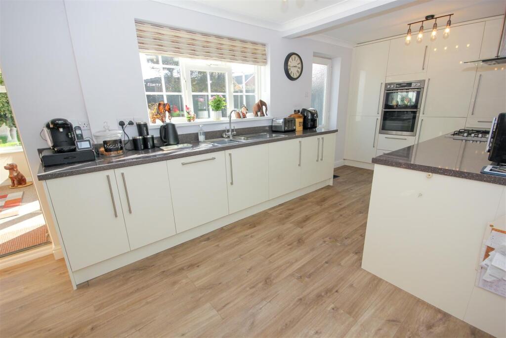 Kitchen..jpg