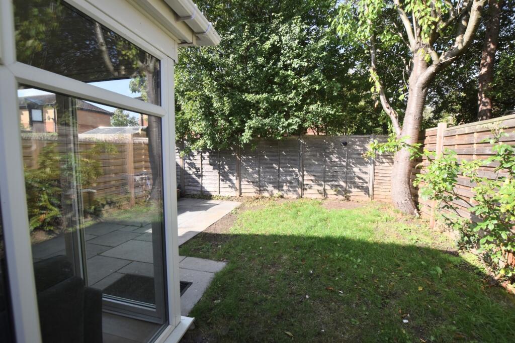 18 Cadman Square garden 2