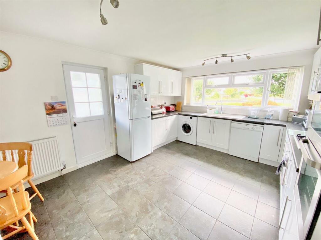 kitchen1.jpg